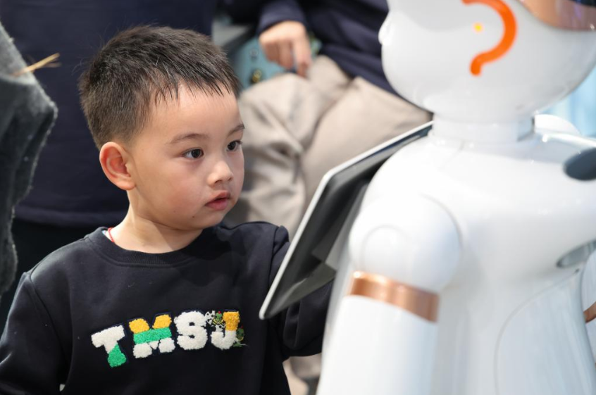 Tech Gadgets Become New Must-Haves for Chinese New Year